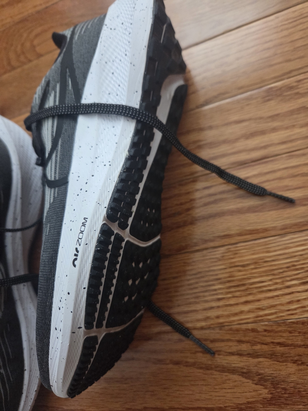 Nike Zoom Men's Black and White Running Sneakers - Picture 4 of 8